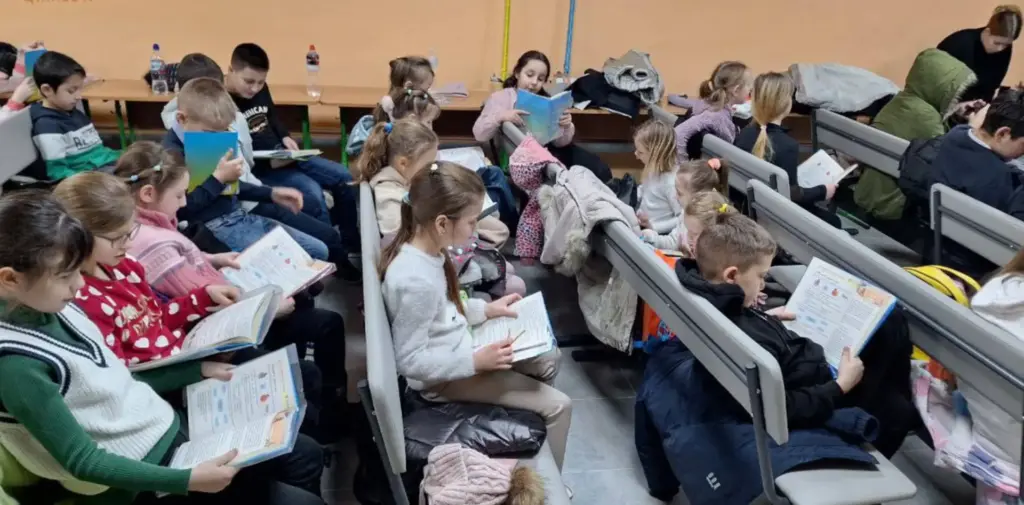 Укриття, змішане навчання та гнучкі розклади: як громади мають організувати уроки під час тривалих тривог