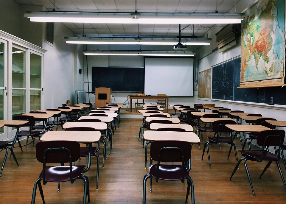 classroom-2093743_960_720 (1)