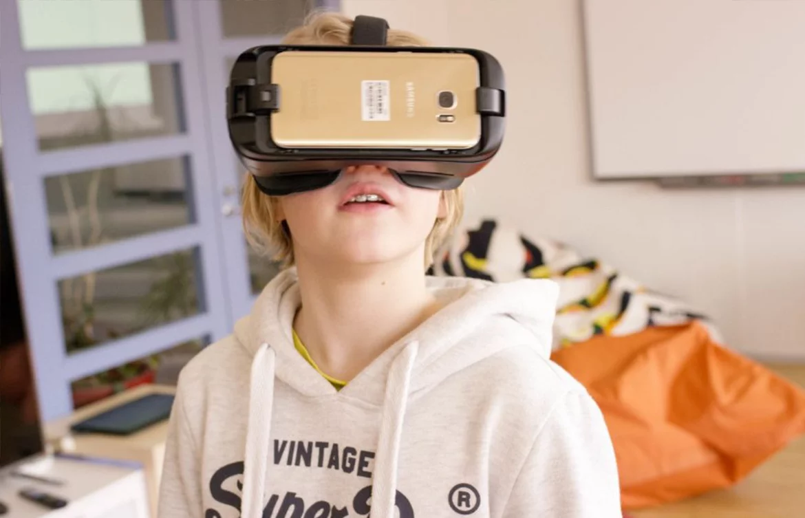 Вчителям: Как совместить сторителлинг и виртуальную реальность cover_vr