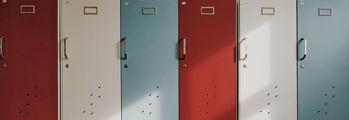Вчителям: Как собирают «добровольные взносы» в школах других стран school_sh