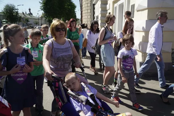 Вчителям: Дуже Особлива Подорож: школярі проводять екскурсії для однолітків з інвалідністю