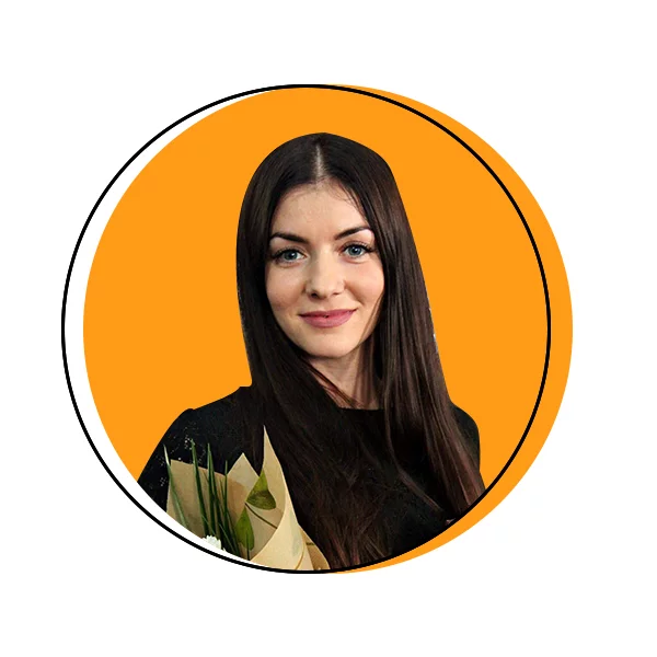 Вчителям: #ВчителіВажливі: Вчителька мистецтв, яка на уроках музики навчає також математики та англійської