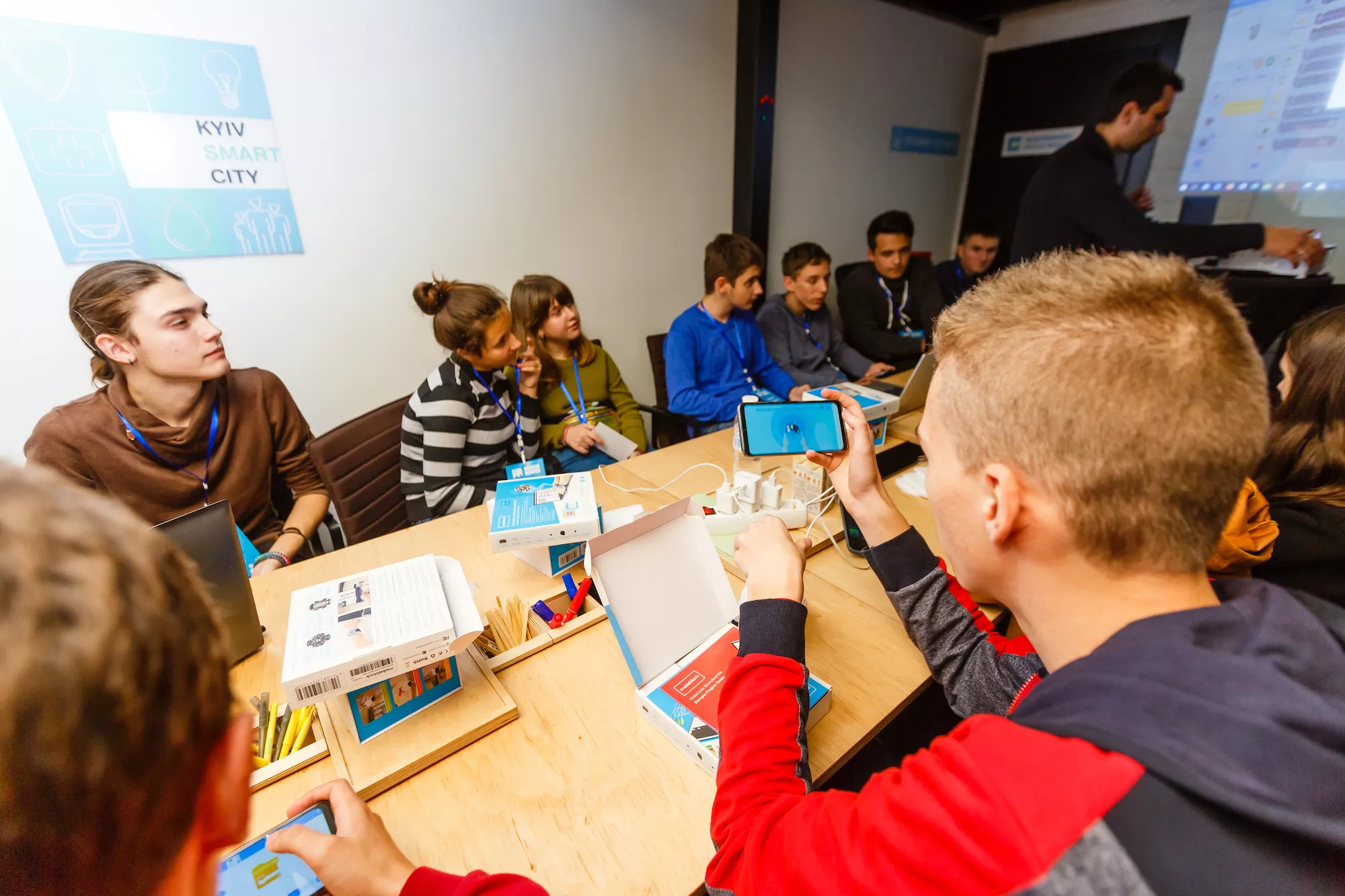 Вчителям: Smart-изобретения украинских подростков: что придумали финалисты соревнования по моделированию «STEAM House»