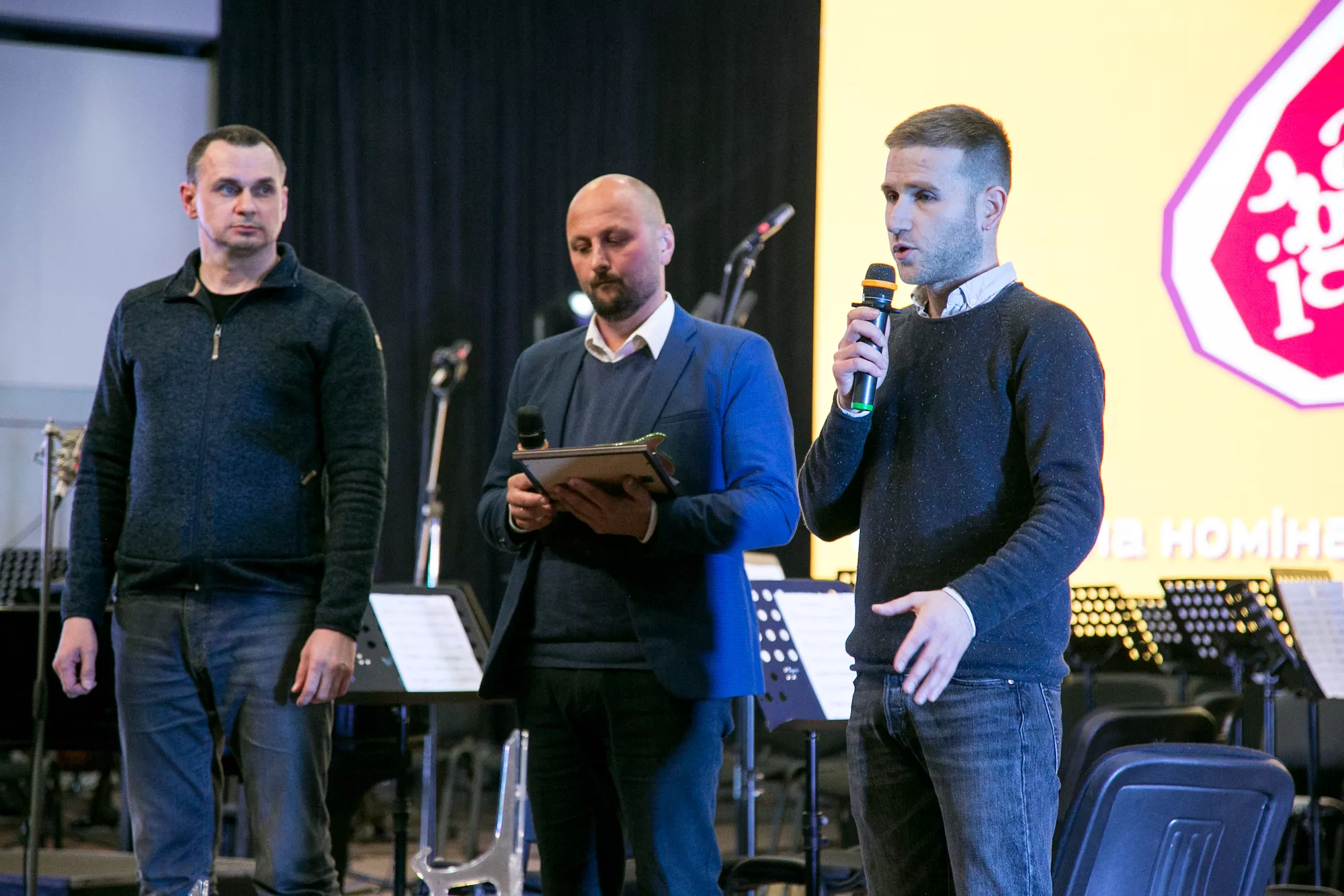 Вчителям: Як кримська татарка складала казки для 12 онуків і стала письменницею