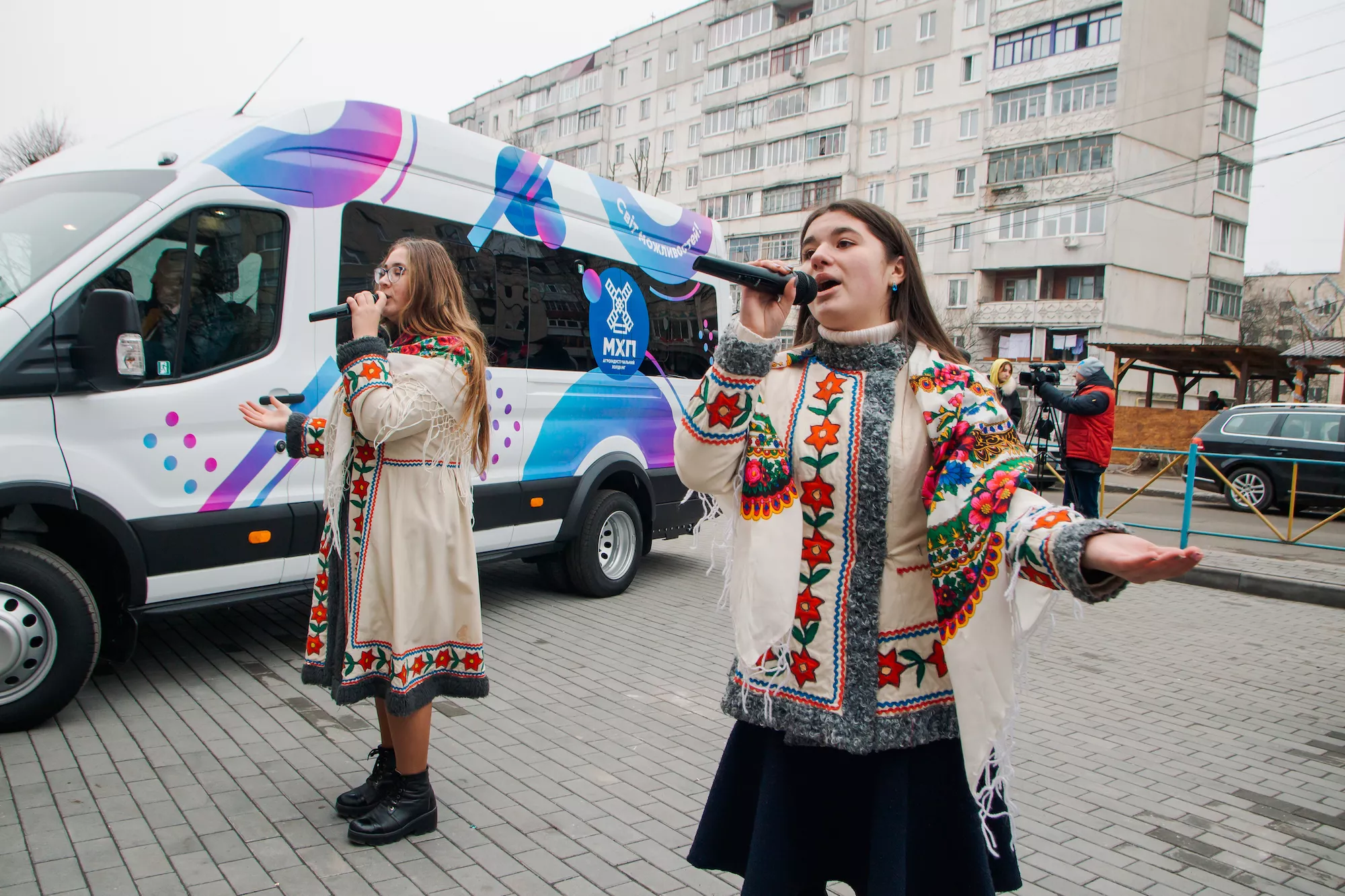 Вчителям: Мрія для учнів: як вчителька з Хмельницького виграла автобус для дітей з інвалідністю