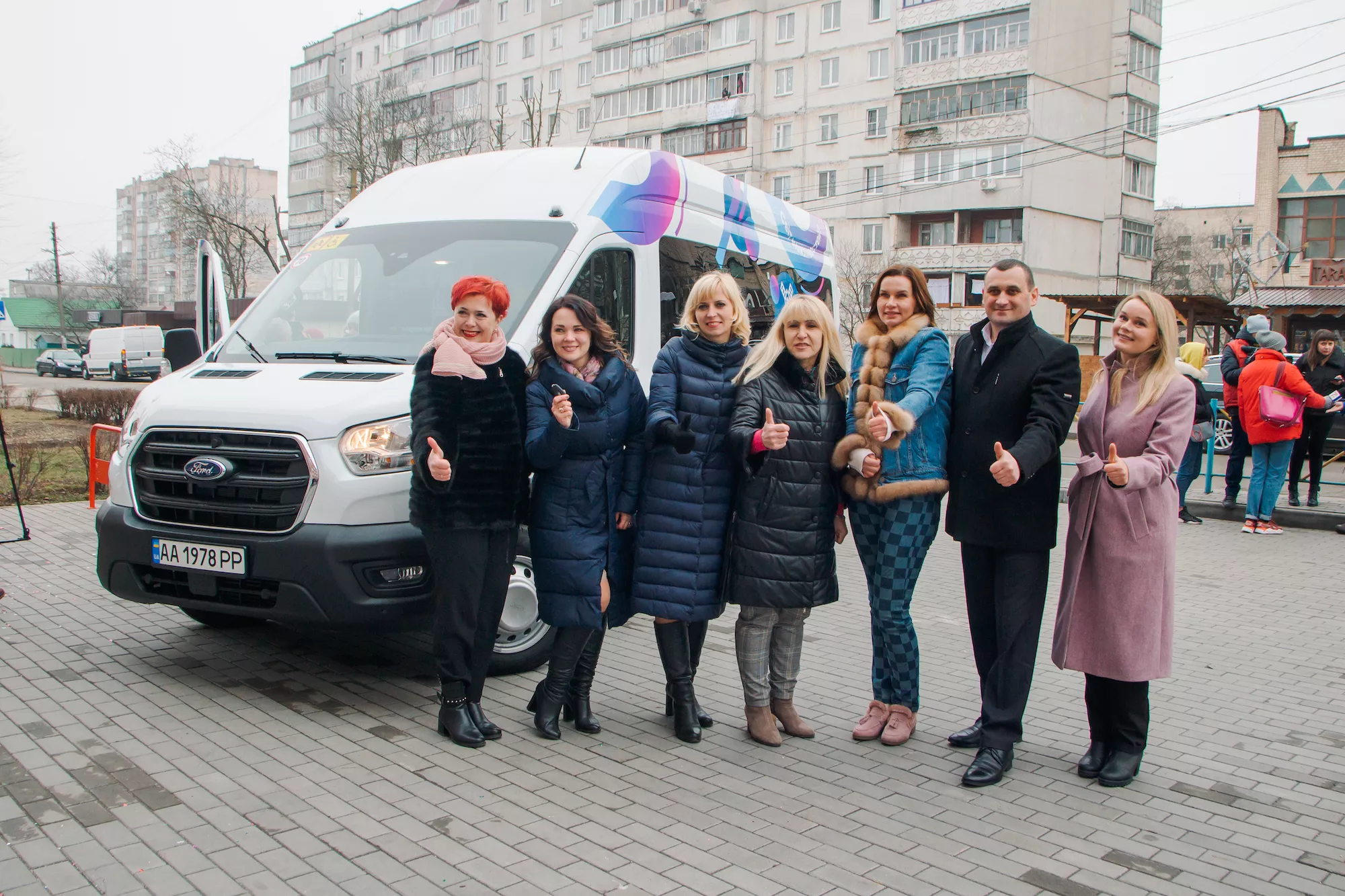 Вчителям: Мрія для учнів: як вчителька з Хмельницького виграла автобус для дітей з інвалідністю