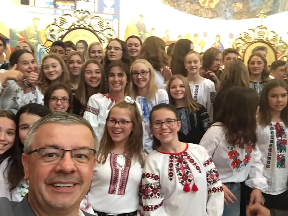 Вчителям: Як працює українська програма в канадській школі