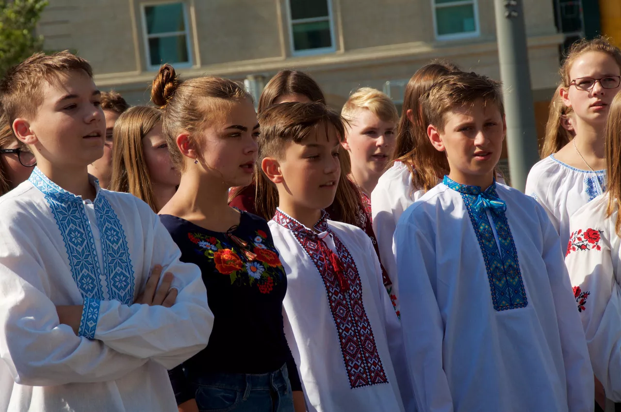 Вчителям: Як працює українська програма в канадській школі