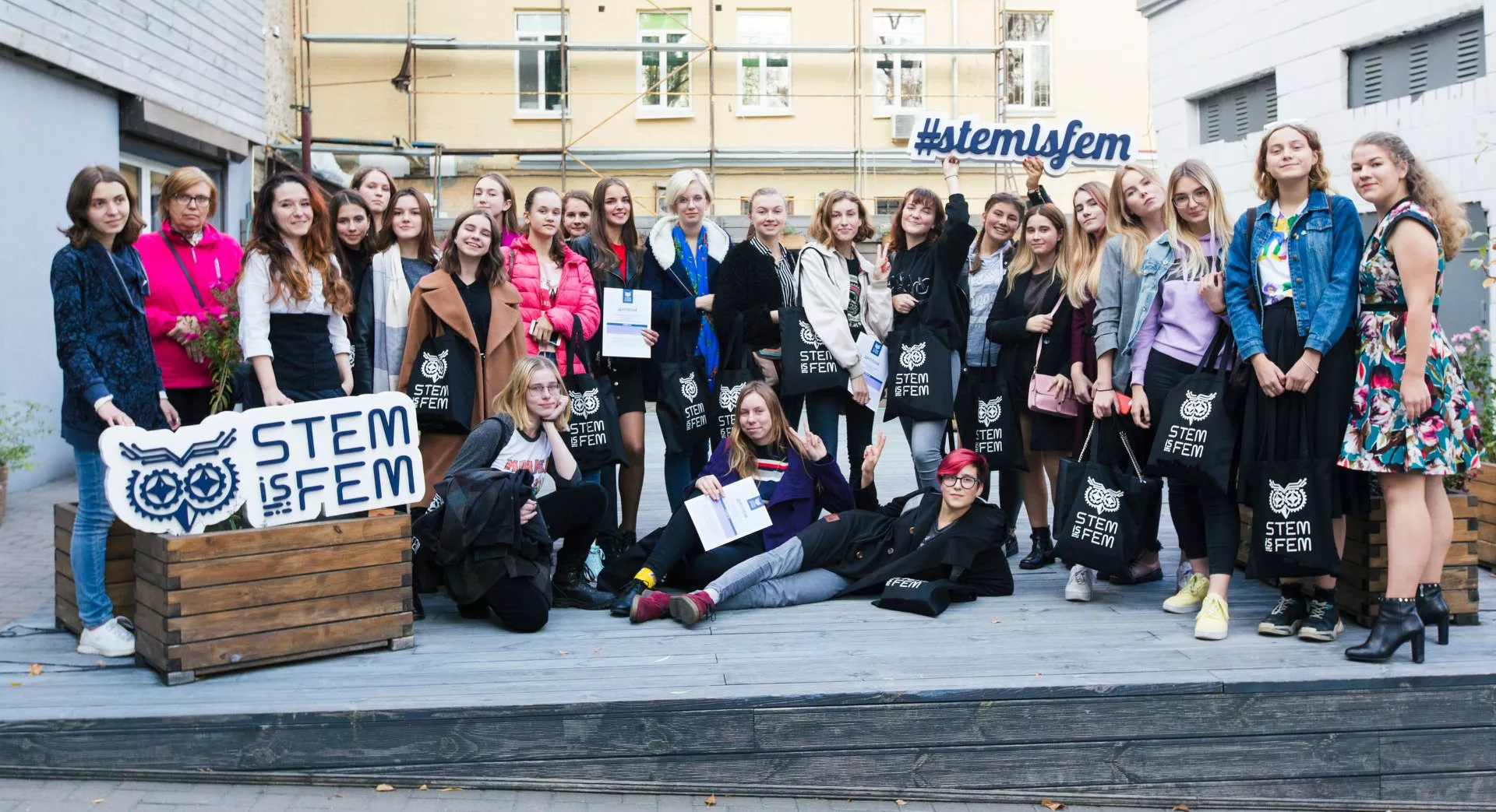 Батькам: (Не)дівчачі професії: як STEM is FEM руйнують гендерні стереотипи
