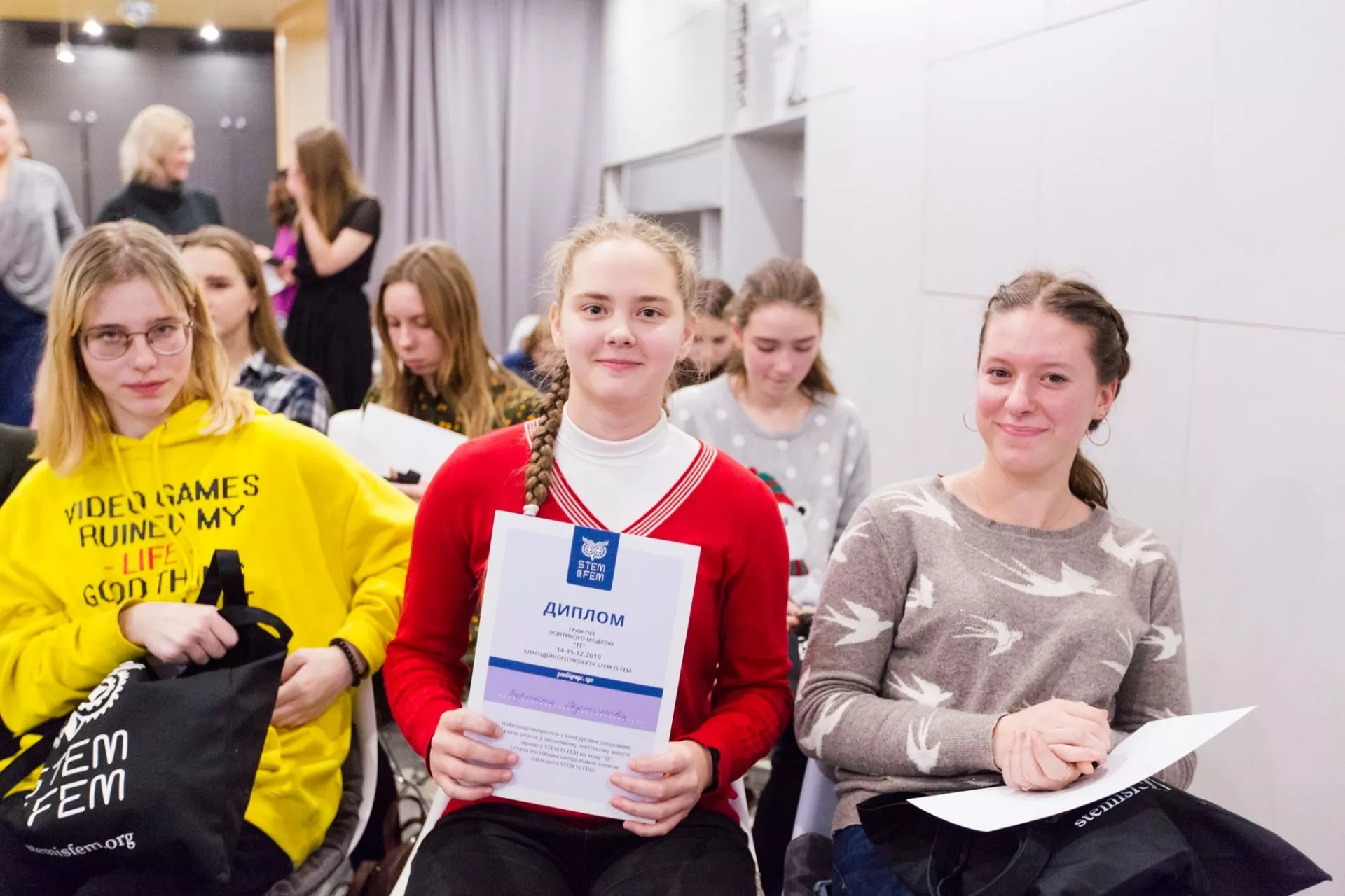 Батькам: (Не)дівчачі професії: як STEM is FEM руйнують гендерні стереотипи