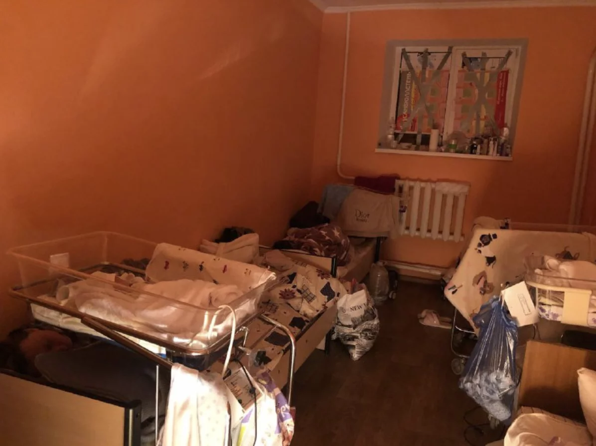Батькам: Чому жінки, що народжують під час війни, не плачуть?