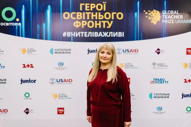 Новини: Global Teacher Prize Ukraine нагородила вчительку, що врятувала дітей-сиріт від обстрілів у Чернігові