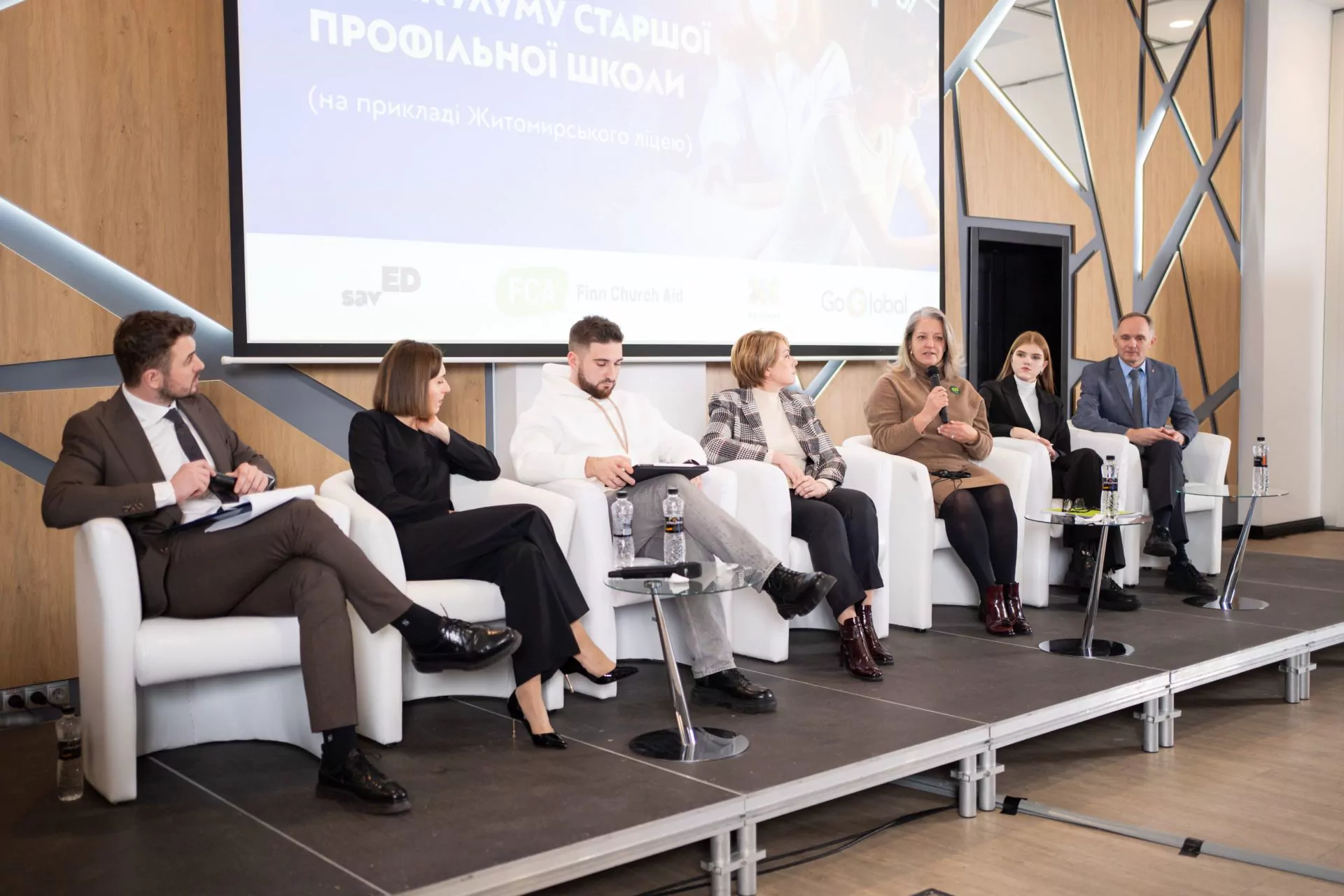 Вчителям: Профільна старша школа майбутнього: якою вона буде?