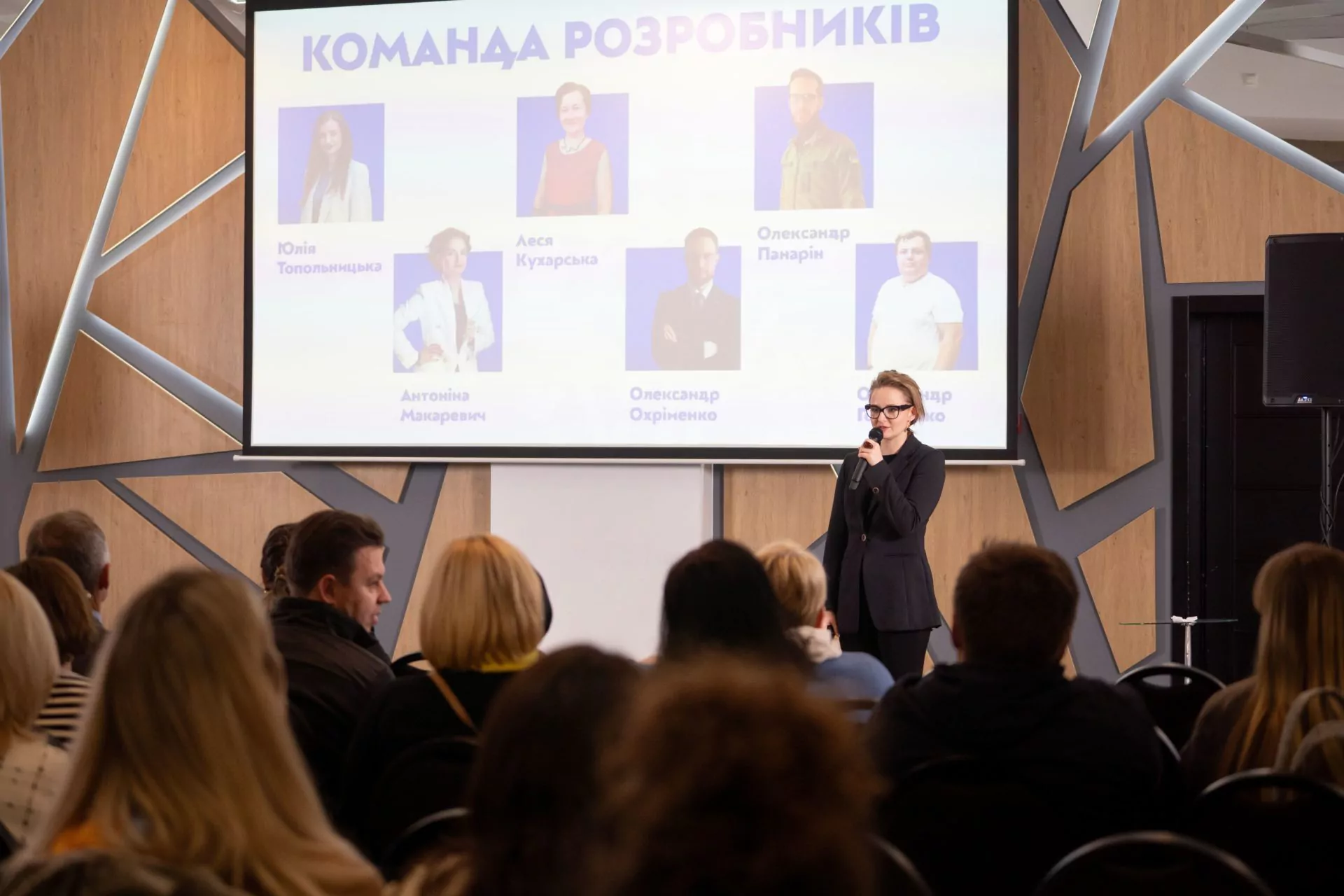 Вчителям: Профільна старша школа майбутнього: якою вона буде?