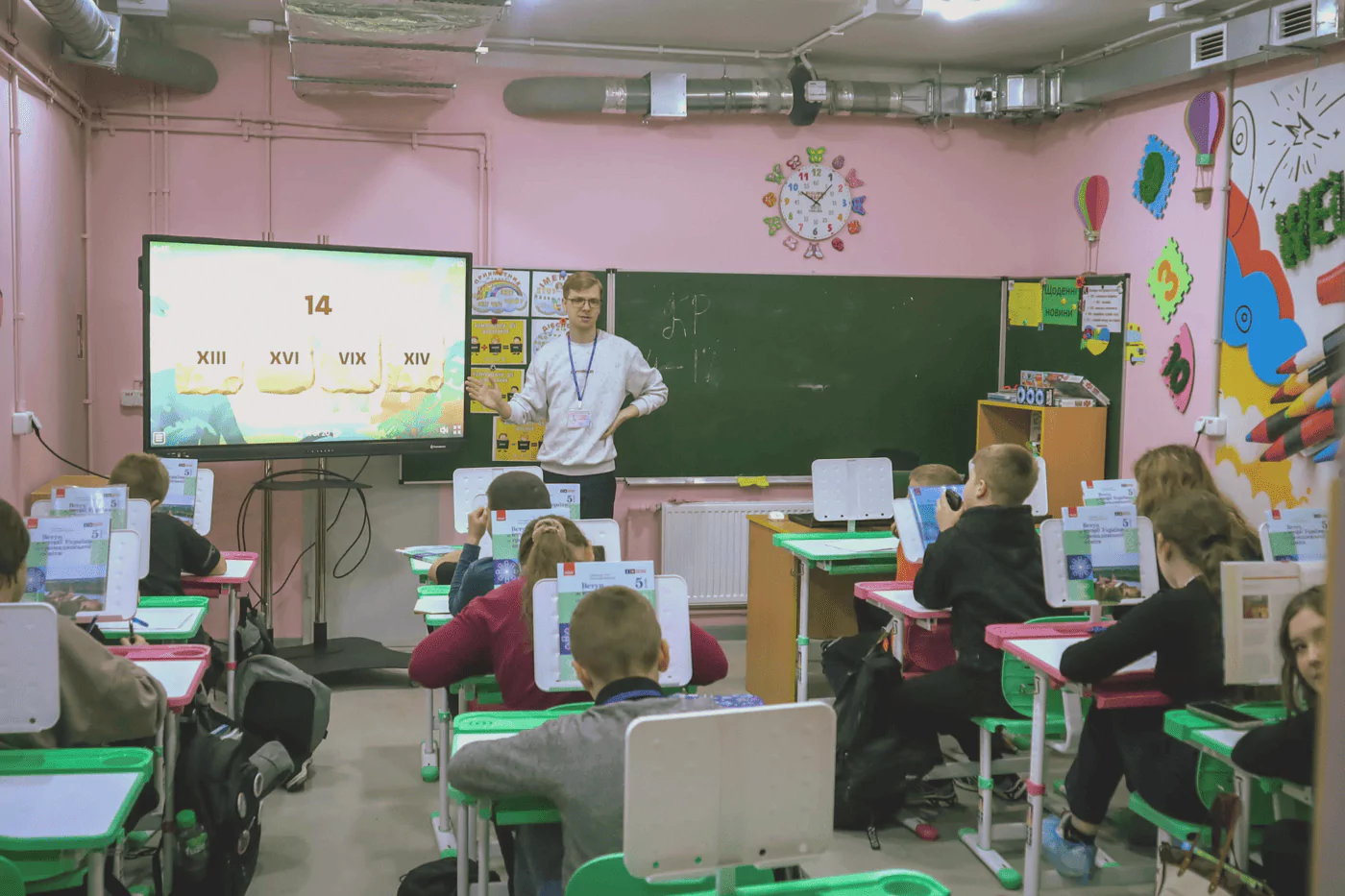 Вчителям: Майже Хогвартс: як навчаються діти в харківській підземній школі